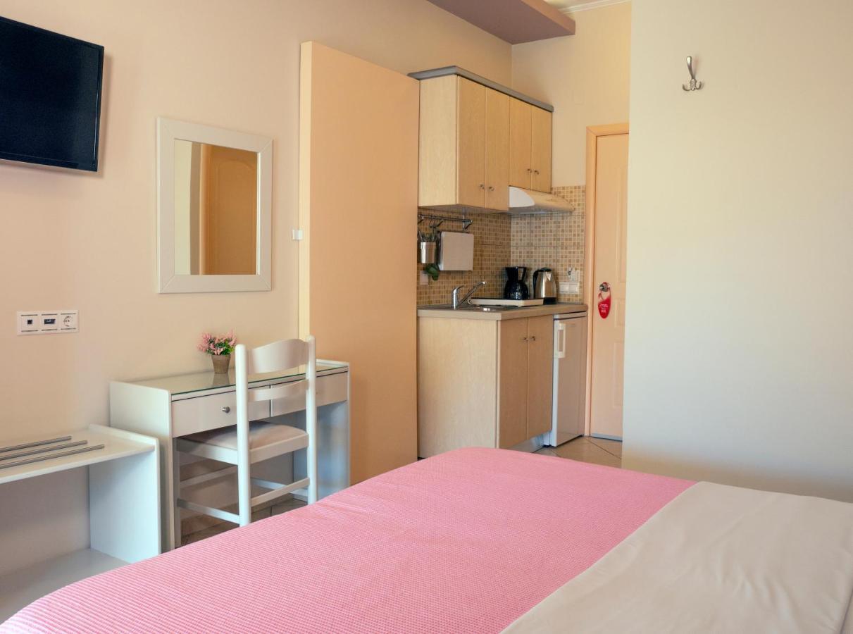 Hotel Loukas Vrachos Paralia Vrachou Buitenkant foto