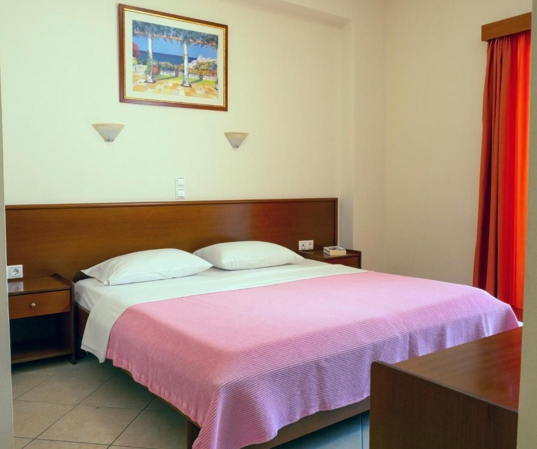 Hotel Loukas Vrachos Paralia Vrachou Buitenkant foto