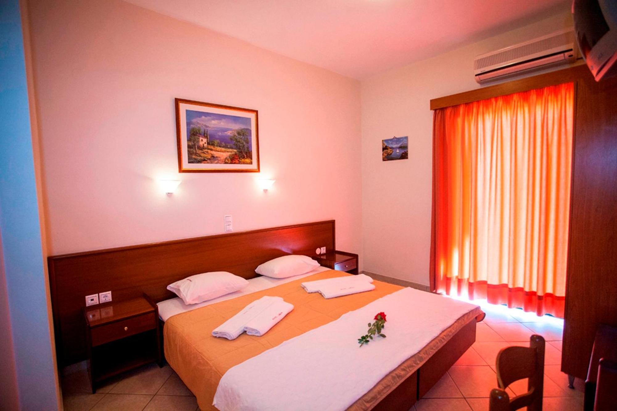 Hotel Loukas Vrachos Paralia Vrachou Buitenkant foto