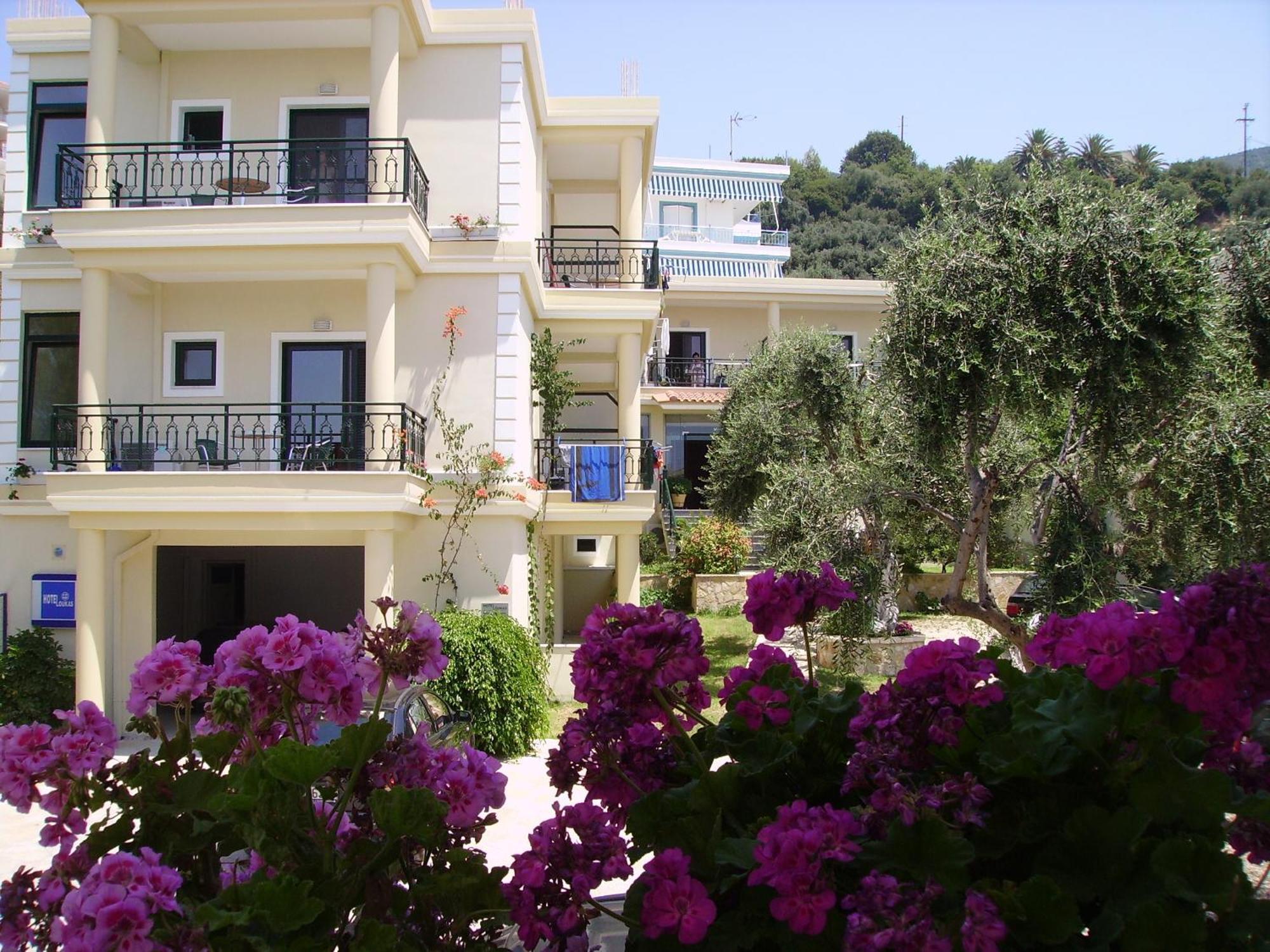 Hotel Loukas Vrachos Paralia Vrachou Buitenkant foto