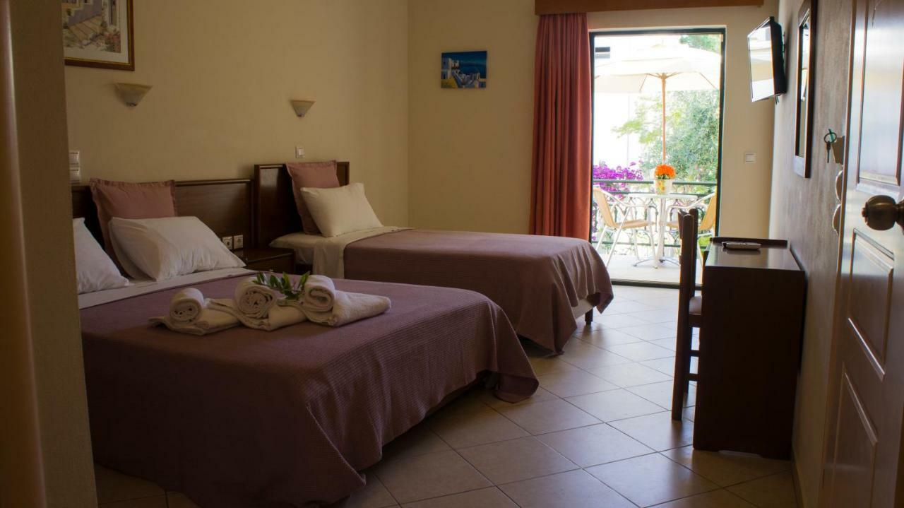 Hotel Loukas Vrachos Paralia Vrachou Buitenkant foto